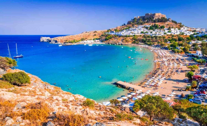 Rodos na wakacje – co zobaczyć, gdzie plażować i jak zaplanować idealny urlop?
