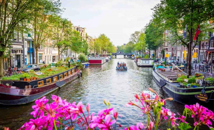 City break w Amsterdam 2026 – miasto kanałów, świateł i nieskrępowanej wolności