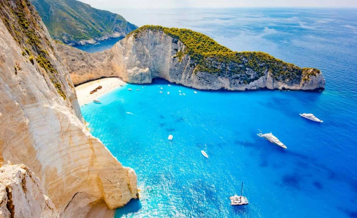 Wakacje na Zakynthos – co zobaczyć, gdzie plażować i jak zaplanować idealny urlop?