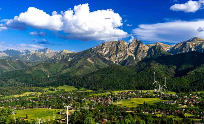 Zakopane latem – komfortowe apartamenty, górskie szlaki i rodzinne atrakcje w stolicy polskich Tatr